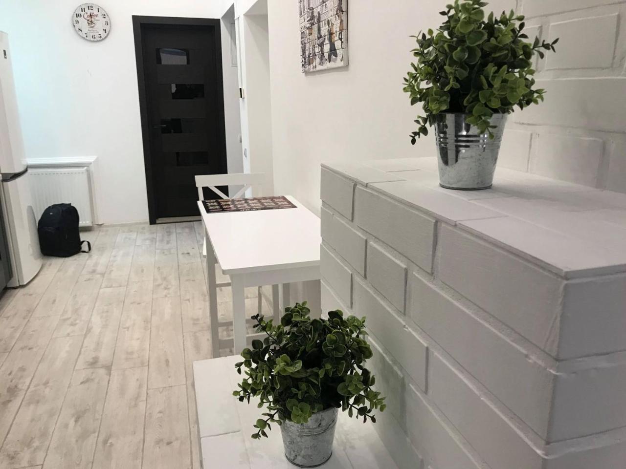 Modern Apartment Lviv Eksteriør bilde