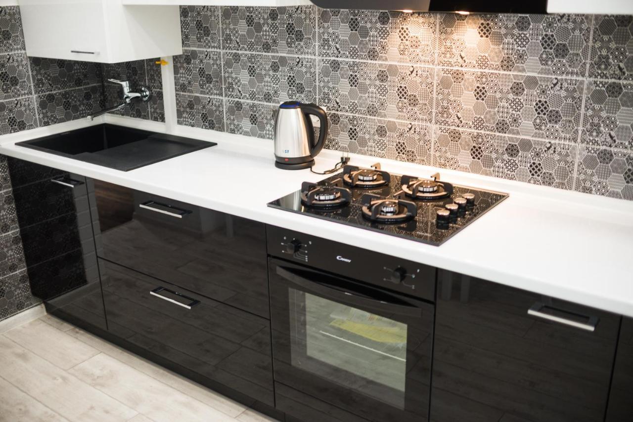 Modern Apartment Lviv Eksteriør bilde